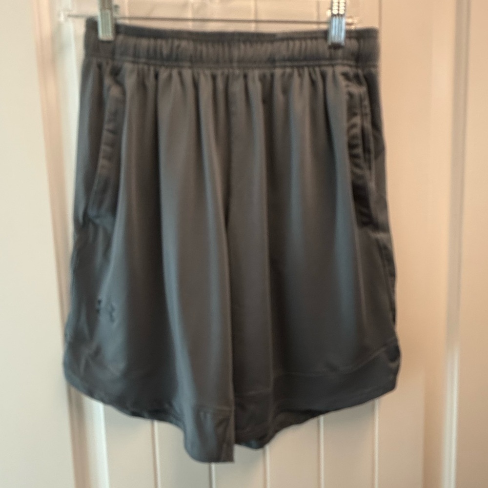 Under Armour Athletic Loose Shorts Black Logo Men’s Size Medium Mesh Pockets